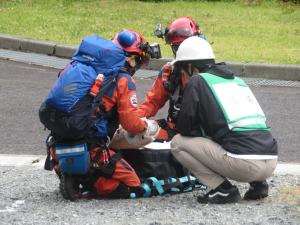 支援物資引き渡し