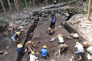 至考農遺跡　発掘風景１