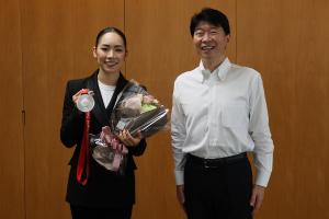 北京2022冬季五輪フィギュアスケート団体銀メダル 表敬訪問〔小松原美里さん〕