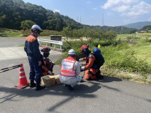 支援物資引き渡し