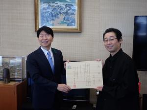 知事と前野さん