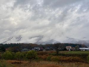 蒜山初冠雪