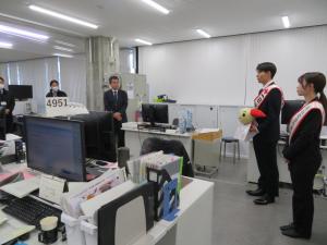 県庁に訪問