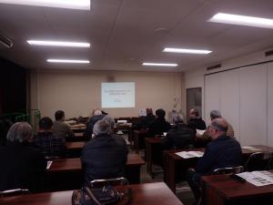 室内での説明の様子