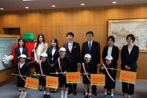 交通安全用品贈呈式〔トマト銀行〕