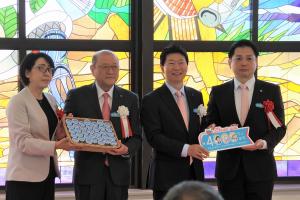 岡山桃太郎空港利用者4000万人達成記念式