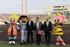 プロ野球公式戦試合前セレモニー〔阪神VS横浜〕