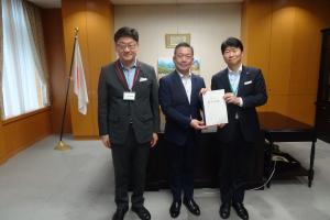 同左〔金城 文部科学大臣政務官〕