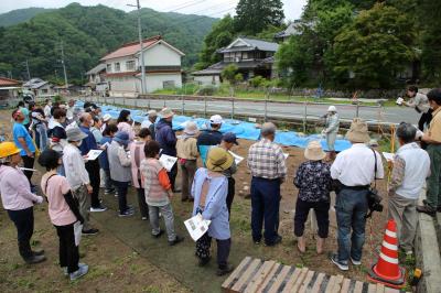 位田遺跡での現地説明会の様子