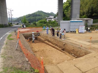 園井土井遺跡の現地説明会の様子１