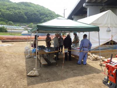 園井土井遺跡の現地説明会の様子２