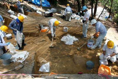 礎石建物２の発掘調査風景