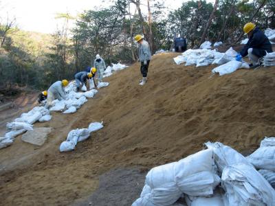 礎石建物７の発掘調査後の埋め戻しの様子