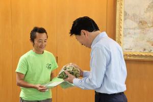 新庄村長・さるなし生産者 表敬訪問