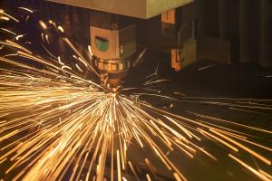 レーザー加工機内部