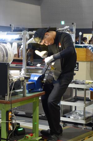 曲げ板金　神田選手