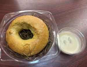 アスパラガス粉末を活用したベーグルとクリームチーズ