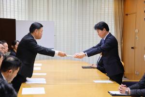 県議会交通政策推進議員連盟からの要望