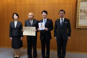 愛とふれあいの基金への寄附金贈呈式