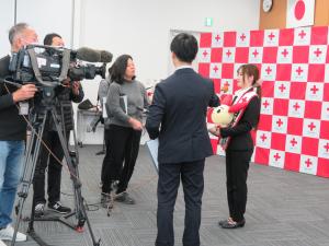 取材を受けている様子