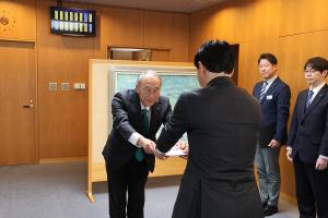 交通遺児就学援助資金贈呈式〔岡山トヨタ自動車株式会社〕