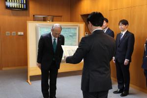 交通遺児就学援助資金贈呈式〔岡山トヨタ自動車株式会社〕