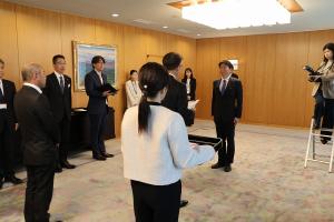 県子ども食堂応援基金への寄附金贈呈式