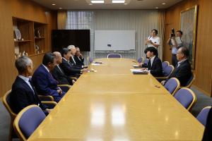 旧市民病院跡地の活用についての陳情書受取