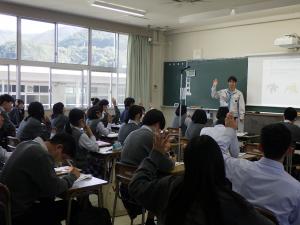 【高校での出前授業で地元花きの魅力発信】