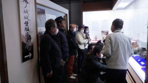 企画展２展示解説の様子