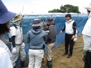 杭打ち指導を受ける普及指導員