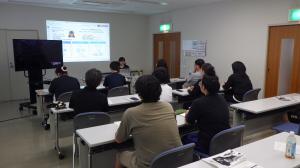 熱心にＳＮＳの活用事例を学ぶ参加者