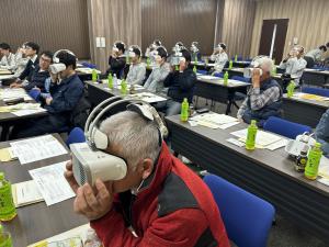 VRで農作業事故体験