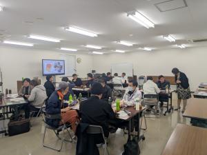 ワークでコミュニケーションを模擬実践