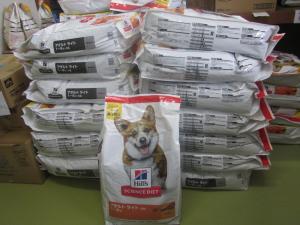 寄附されたフードの写真