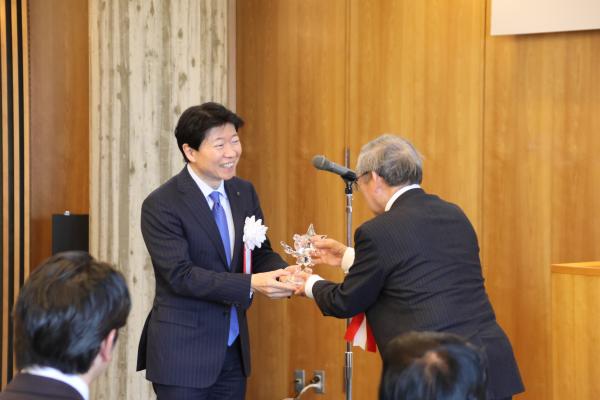 トロフィー授与