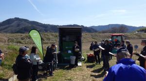 参加者に「ザルビオ」実証結果を紹介している写真