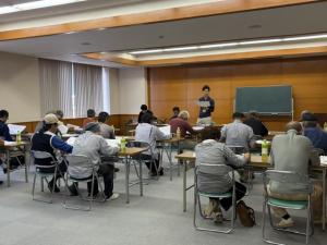 【全農から販売情勢の説明を受ける生産者】