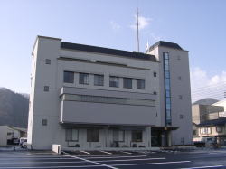新見警察署建物全景