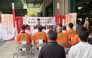 【あいさつする今井部会長】
