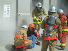 燃焼棟での応用訓練訓練です。