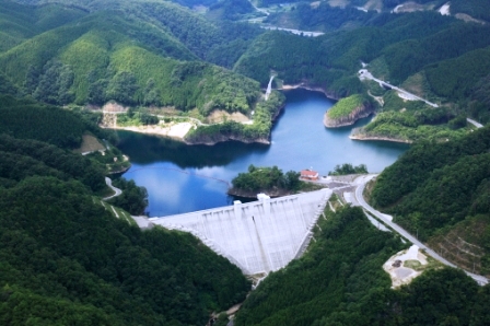 三室川ダムの全景写真
