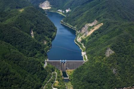 河本ダムの全景写真