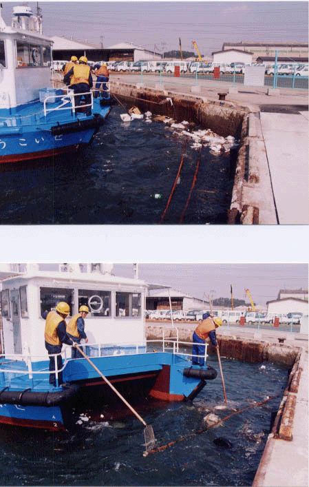 油回収兼海面清掃船「せいこう」による海上清掃作業の様子