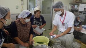 原料殺菌水の有効塩素濃度のチェック