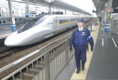 新幹線ホーム警戒