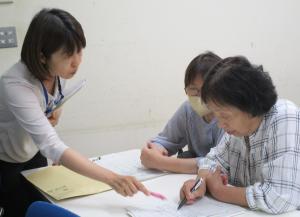 講師に質問する受講者