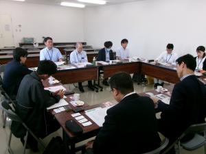 関係機関が参集し情報交換中